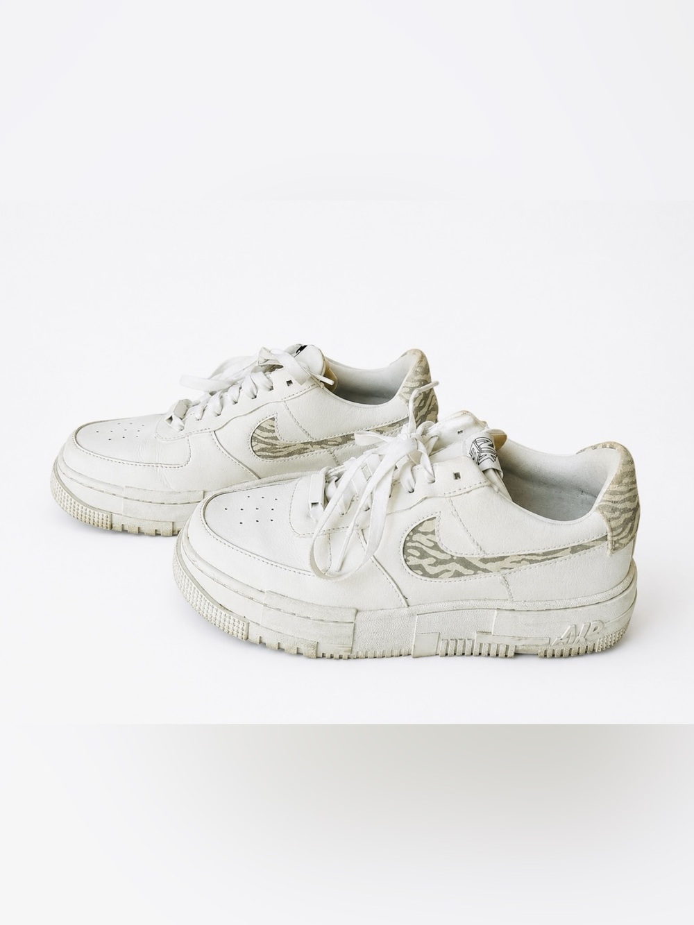 Nike Air Force 1 Pixel White Zebra Swoosh Sneakers Women’s 9
